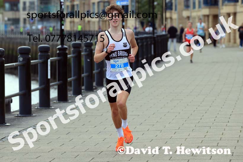 Bridges of the Tyne 5 Mile Road Race, Newcastle Quayside.  Photo: David T. Hewitson/Sports for All Pics